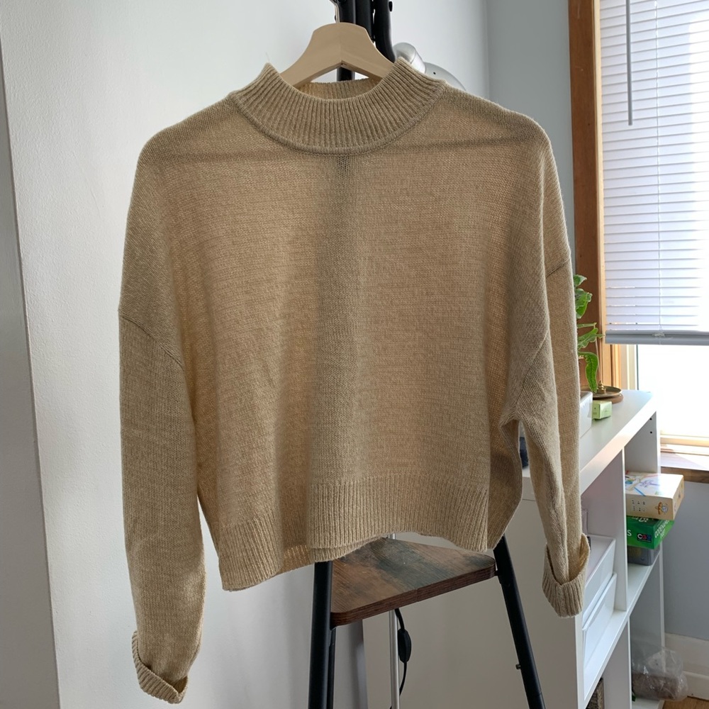 NWOT H&M Light Sweater